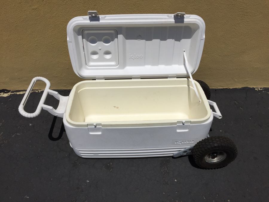 IGLOO Cooler Ice Chest With Rubber Wheels