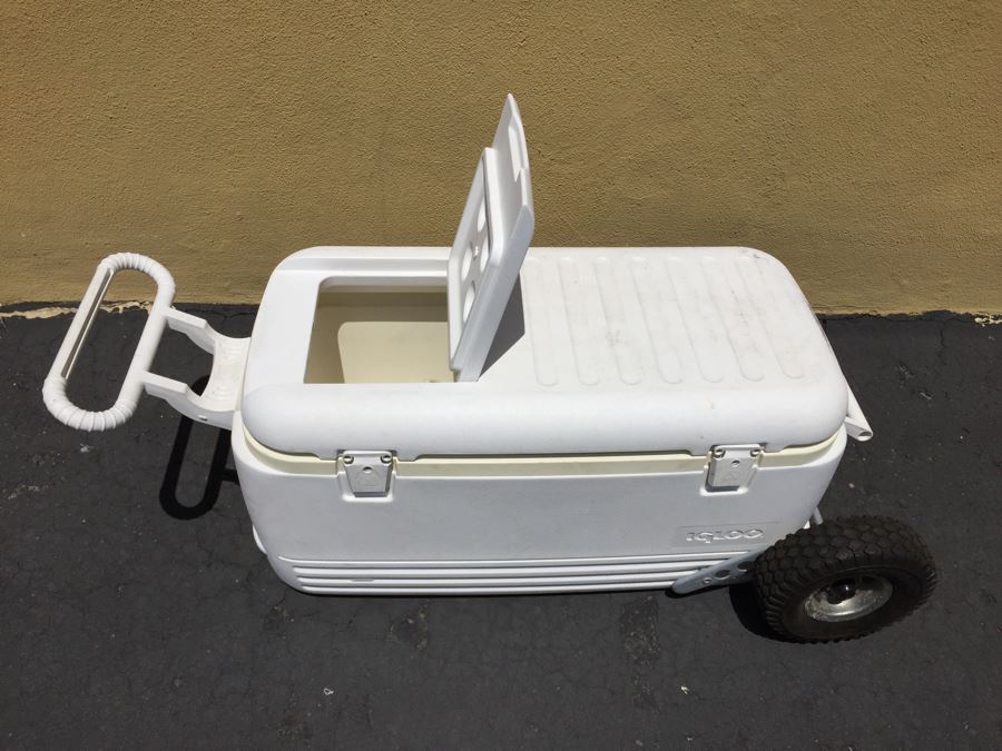 IGLOO Cooler Ice Chest With Rubber Wheels [Photo 3]