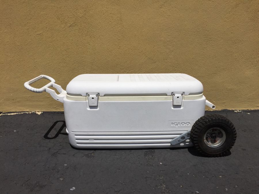 IGLOO Cooler Ice Chest With Rubber Wheels
