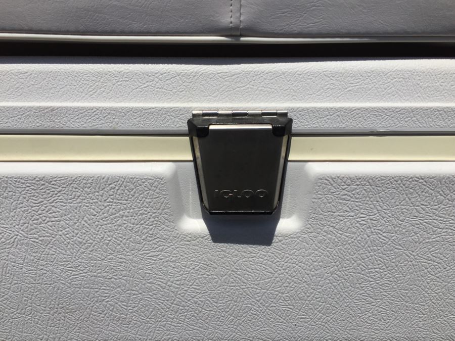 IGLOO Marine Elite Cooler Ice Chest With Seat Cushion [Photo 3]