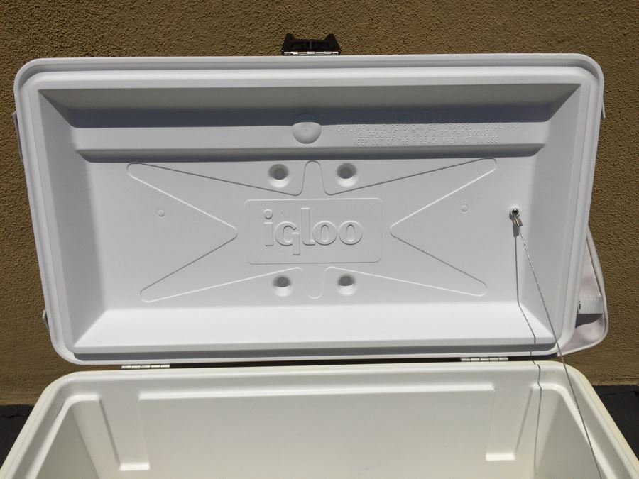 Igloo Coolers Marine Ultra Quantum 28 Qt Roller Cooler-White