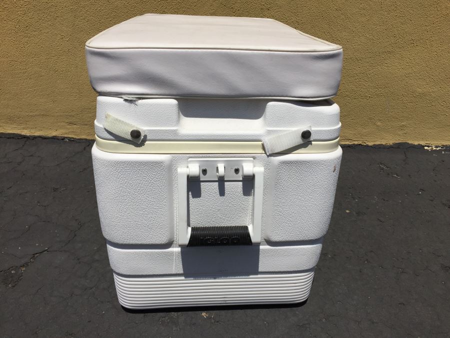 IGLOO Marine Elite Cooler Ice Chest With Seat Cushion [Photo 4]