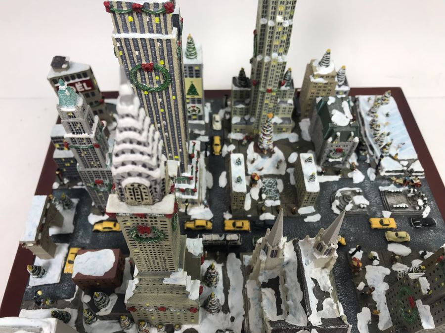 Danbury Mint Christmas In New York Sculpture Figurine With Box [Photo 30]