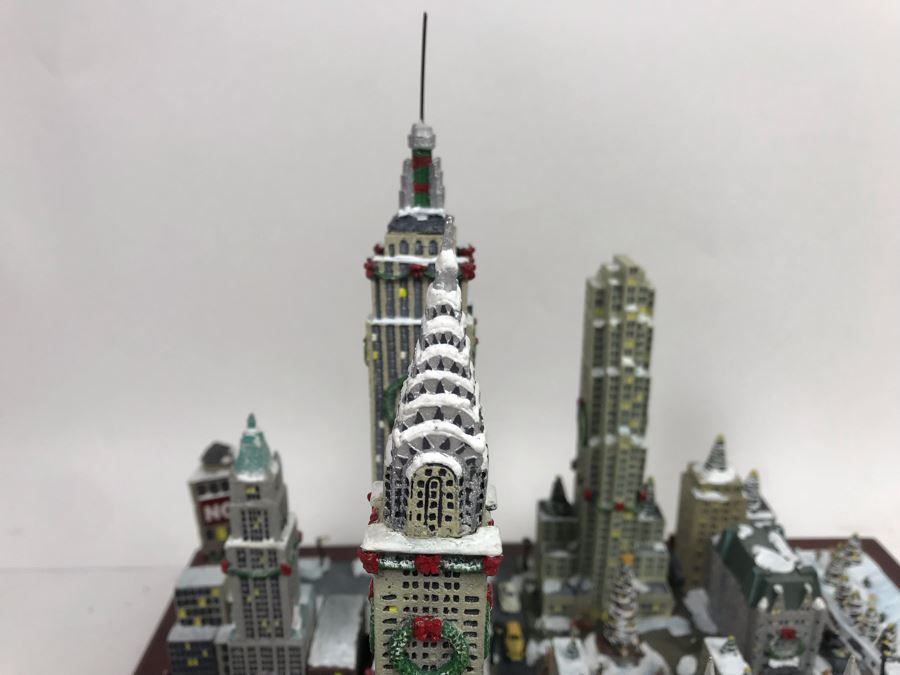 Danbury Mint Christmas In New York Sculpture Figurine With Box [Photo 31]