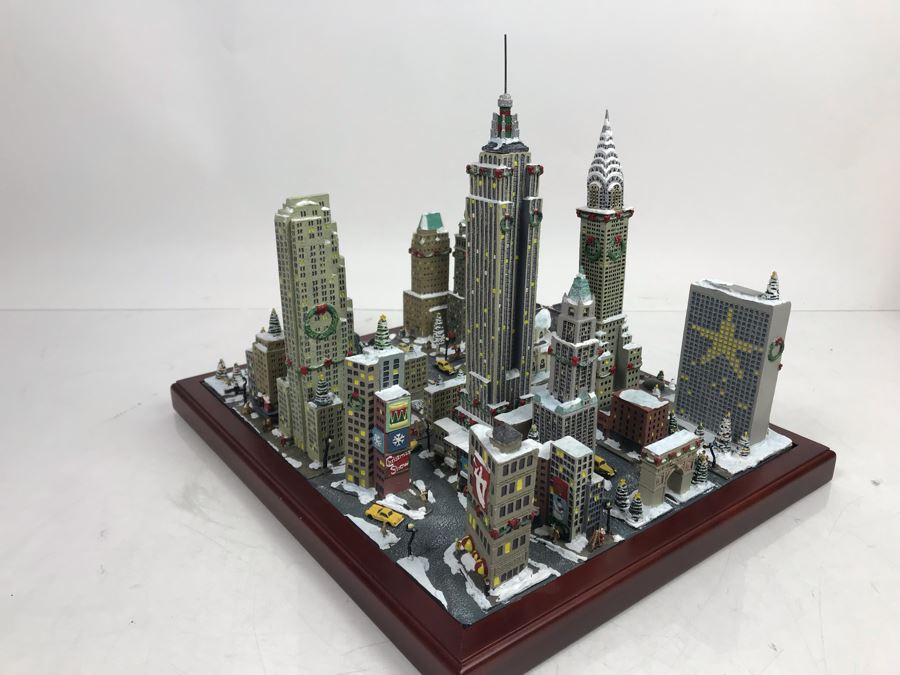 Danbury Mint Christmas In New York Sculpture Figurine With Box [Photo 17]