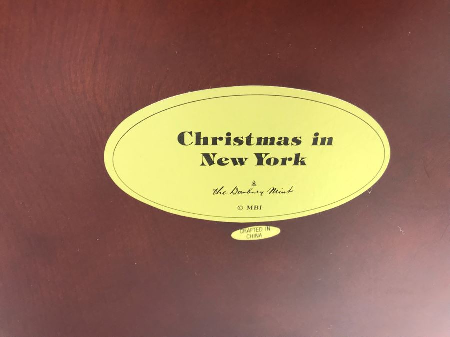 Danbury Mint Christmas In New York Sculpture Figurine With Box [Photo 20]