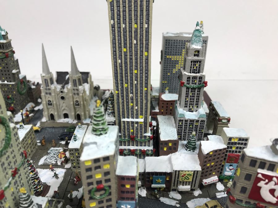 Danbury Mint Christmas In New York Sculpture Figurine With Box [Photo 15]