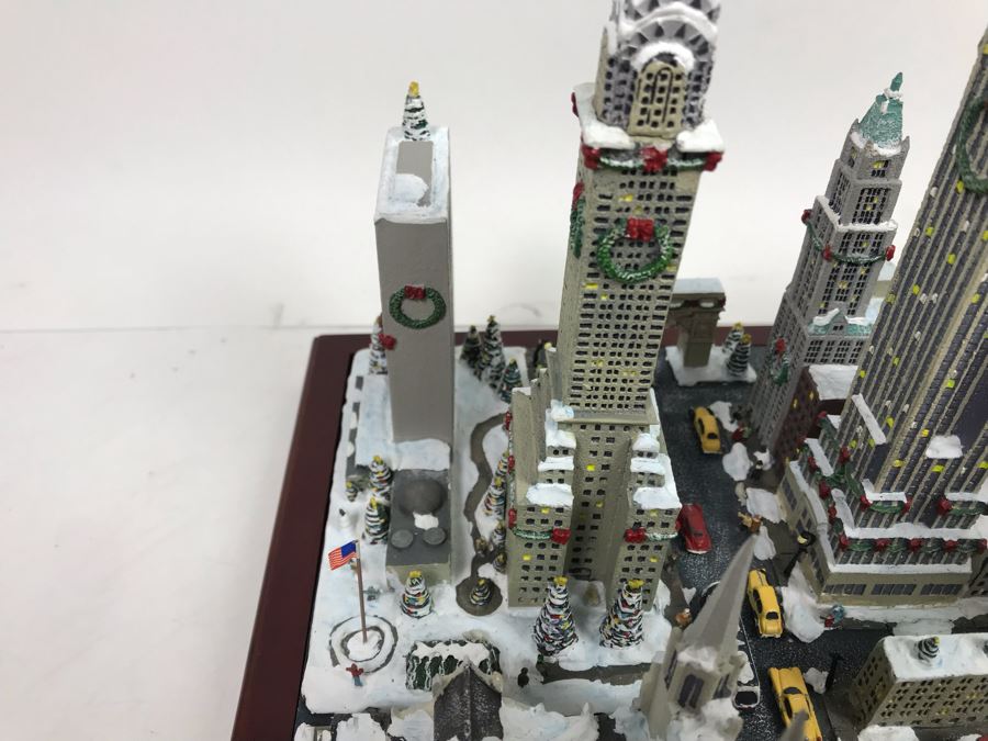 Danbury Mint Christmas In New York Sculpture Figurine With Box [Photo 9]