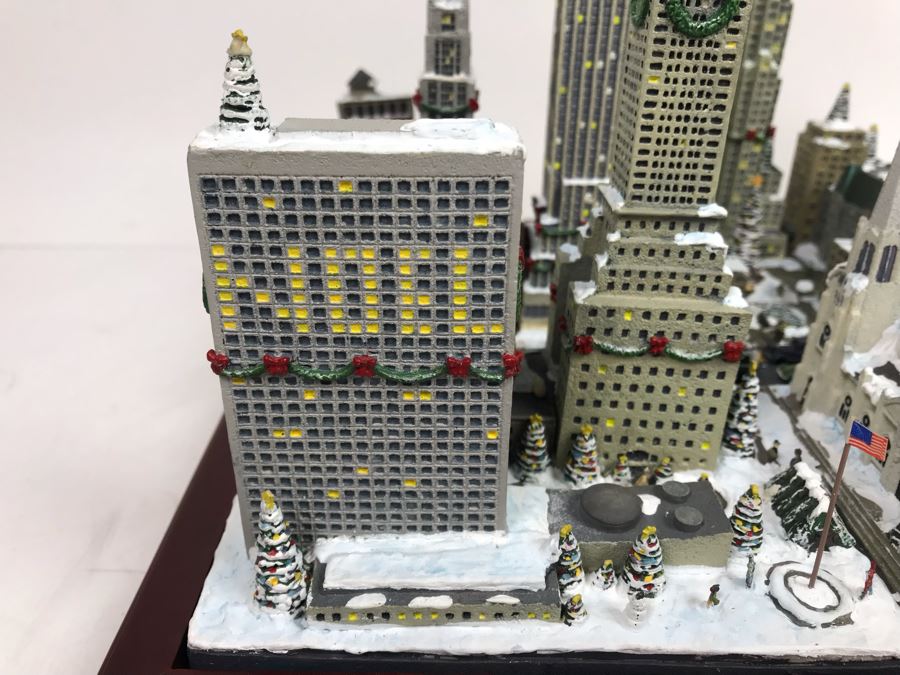 Danbury Mint Christmas In New York Sculpture Figurine With Box [Photo 24]