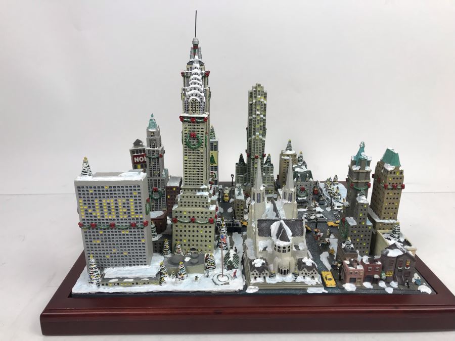 Danbury Mint Christmas In New York Sculpture Figurine With Box [Photo 21]