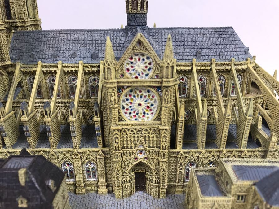 Danbury Mint Notre Dame Collection Of Historic Catholic Churches Sculpture Figurine With Box [Photo 4]