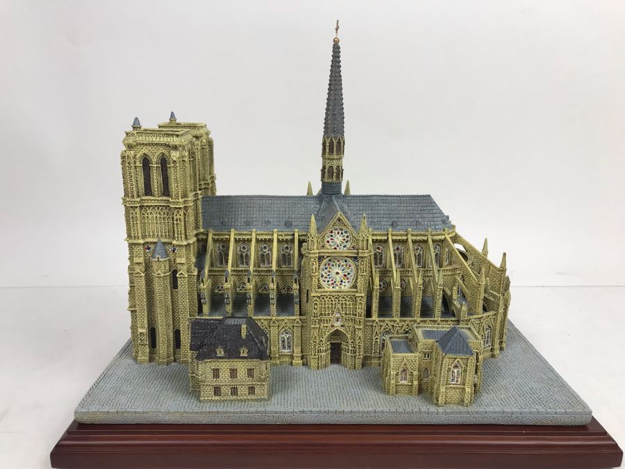 Danbury Mint Notre Dame Collection Of Historic Catholic Churches Sculpture Figurine With Box [Photo 1]