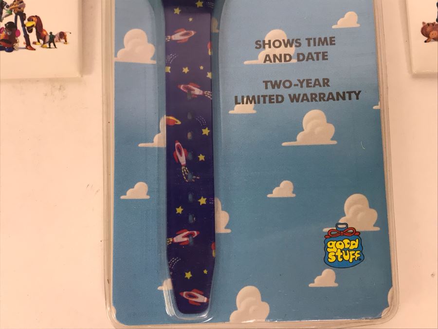 New Toy Story Buzz Lightyear Watch And (2) Original Walt Disney's Toy Story Movie Promotional Buttons From Pacific's El Capitan Theatre Nov 22 - Jan 1 [Photo 6]