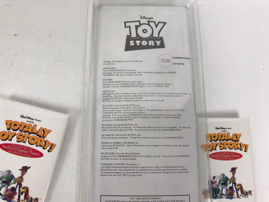 New Toy Story Buzz Lightyear Watch And (2) Original Walt Disney's Toy Story Movie Promotional Buttons From Pacific's El Capitan Theatre Nov 22 - Jan 1 [Photo 8]