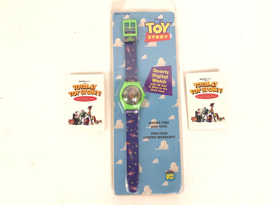 New Toy Story Buzz Lightyear Watch And (2) Original Walt Disney's Toy Story Movie Promotional Buttons From Pacific's El Capitan Theatre Nov 22 - Jan 1