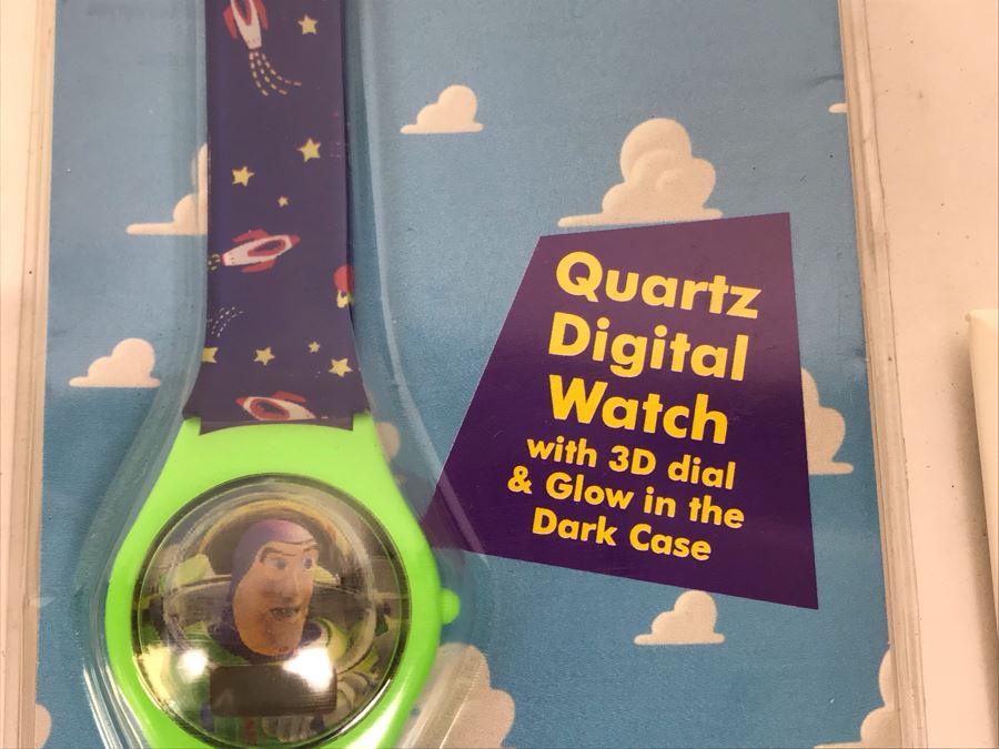 New Toy Story Buzz Lightyear Watch And (2) Original Walt Disney's Toy Story Movie Promotional Buttons From Pacific's El Capitan Theatre Nov 22 - Jan 1 [Photo 4]
