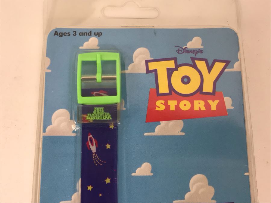 New Toy Story Buzz Lightyear Watch And (2) Original Walt Disney's Toy Story Movie Promotional Buttons From Pacific's El Capitan Theatre Nov 22 - Jan 1 [Photo 5]