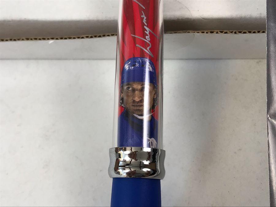 Pair Of Limited Edition Wayne Gretzky Pod Pens [Photo 4]