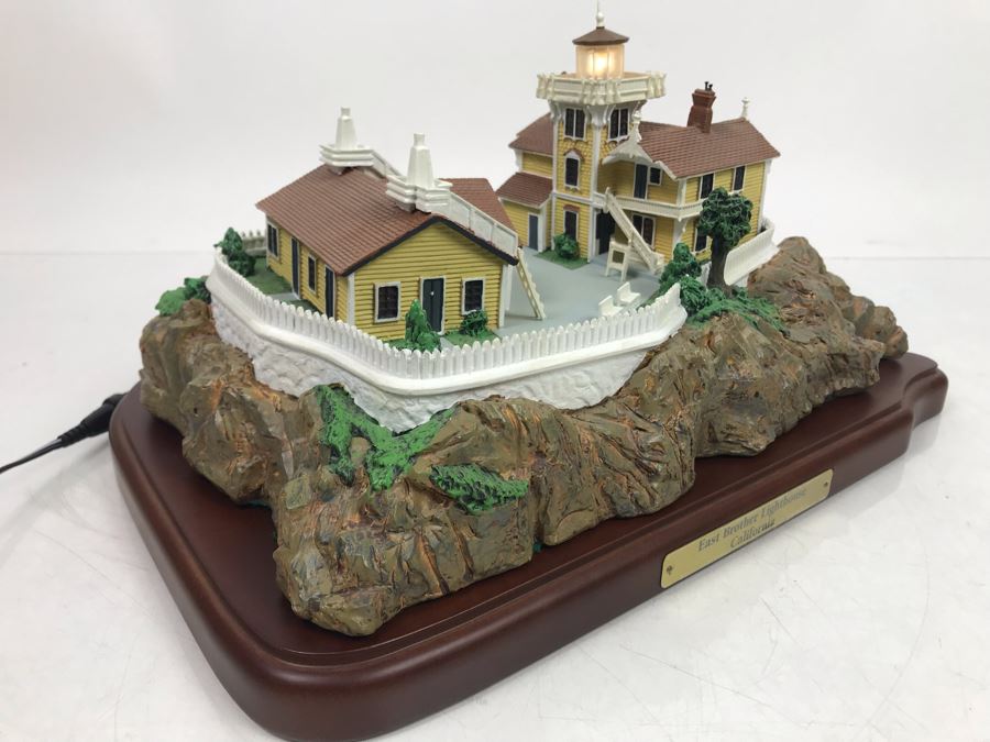 The Danbury Mint East Brother Lighthouse, San Francisco Bay, California Collection Great American Lighthouses With Box [Photo 17]
