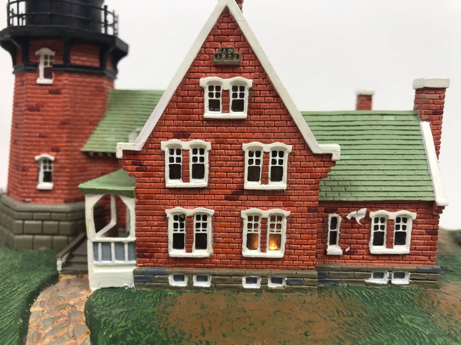 The Danbury Mint Block Island Southeast Lighthouse Great American Lighthouses Lights Up With Box [Photo 6]