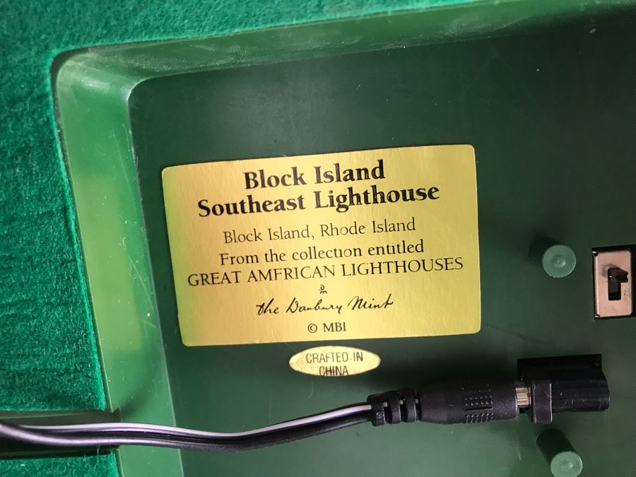 The Danbury Mint Block Island Southeast Lighthouse Great American Lighthouses Lights Up With Box [Photo 16]