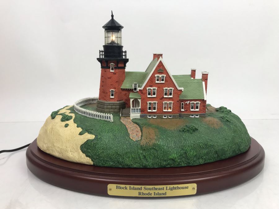 The Danbury Mint Block Island Southeast Lighthouse Great American Lighthouses Lights Up With Box [Photo 2]