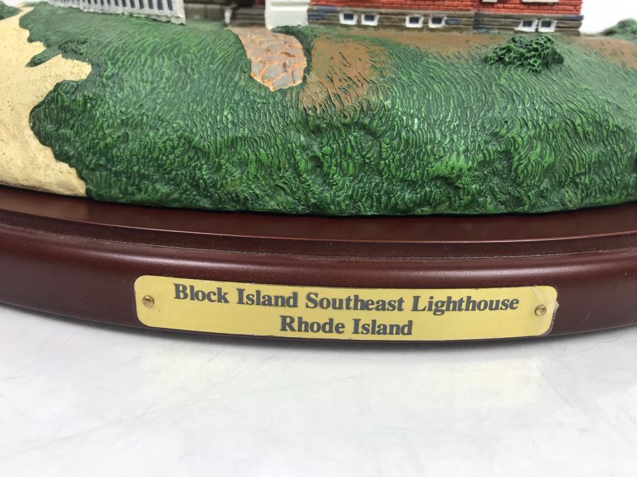 The Danbury Mint Block Island Southeast Lighthouse Great American Lighthouses Lights Up With Box [Photo 3]