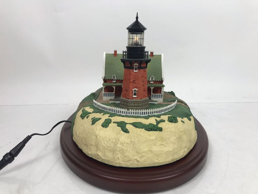 The Danbury Mint Block Island Southeast Lighthouse Great American Lighthouses Lights Up With Box [Photo 9]