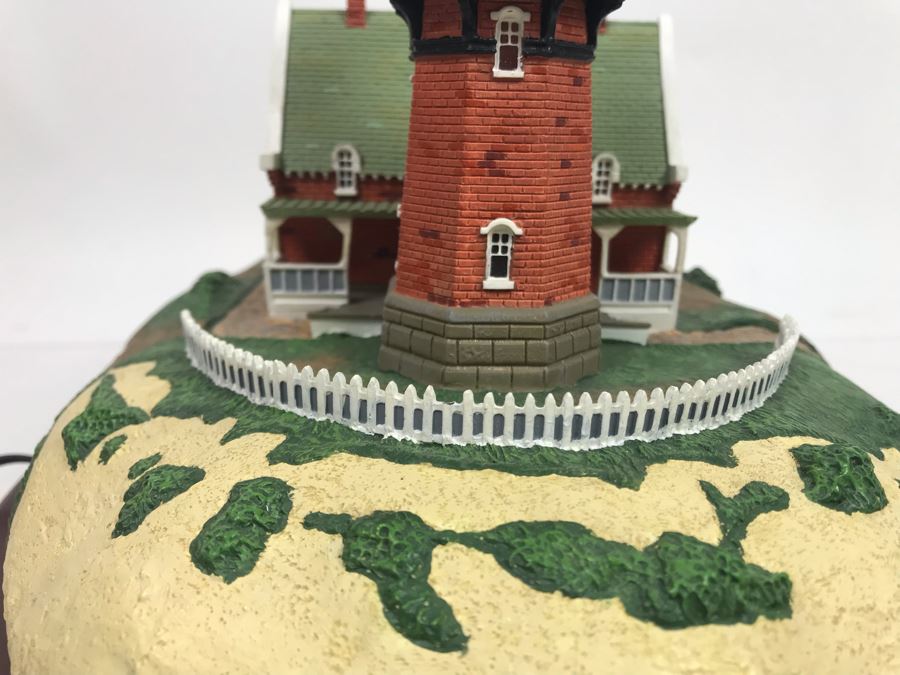 The Danbury Mint Block Island Southeast Lighthouse Great American Lighthouses Lights Up With Box [Photo 10]