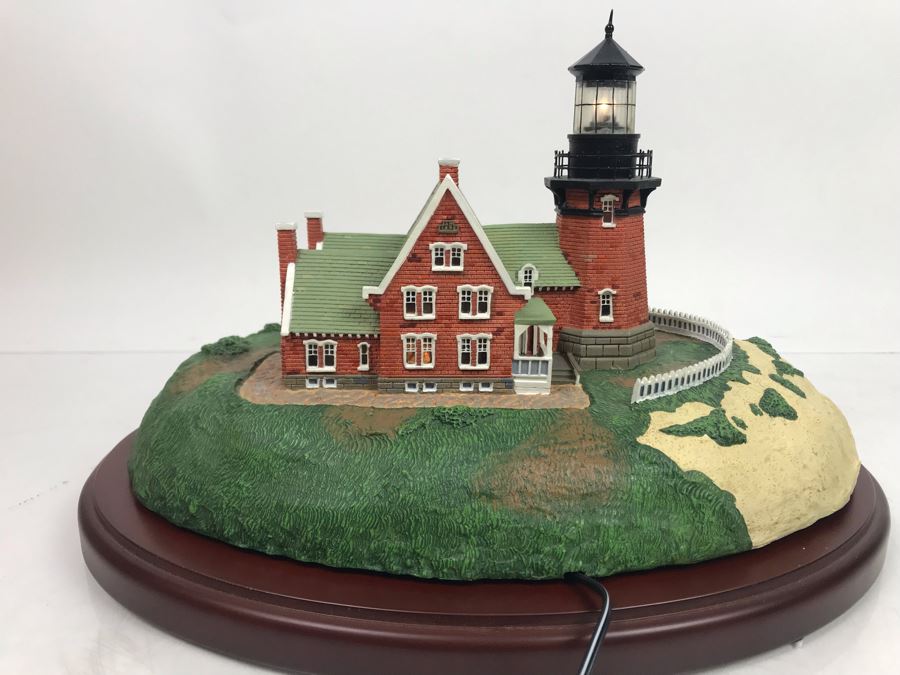 The Danbury Mint Block Island Southeast Lighthouse Great American Lighthouses Lights Up With Box [Photo 12]