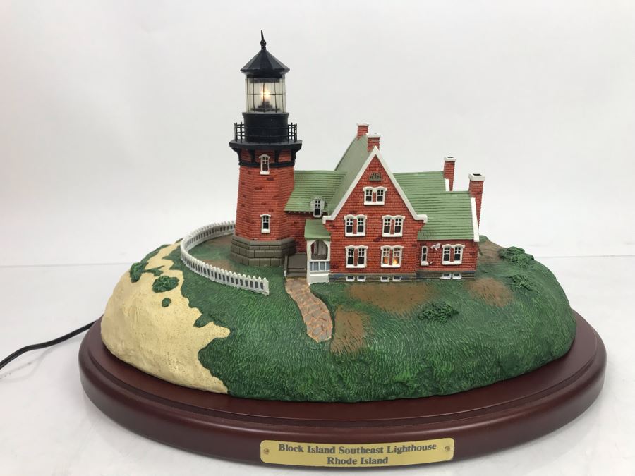 The Danbury Mint Block Island Southeast Lighthouse Great American Lighthouses Lights Up With Box [Photo 1]