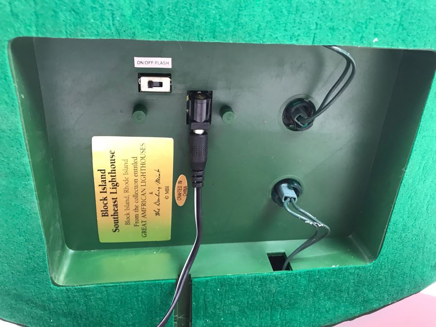 The Danbury Mint Block Island Southeast Lighthouse Great American Lighthouses Lights Up With Box [Photo 15]