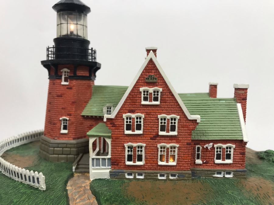 The Danbury Mint Block Island Southeast Lighthouse Great American Lighthouses Lights Up With Box [Photo 5]