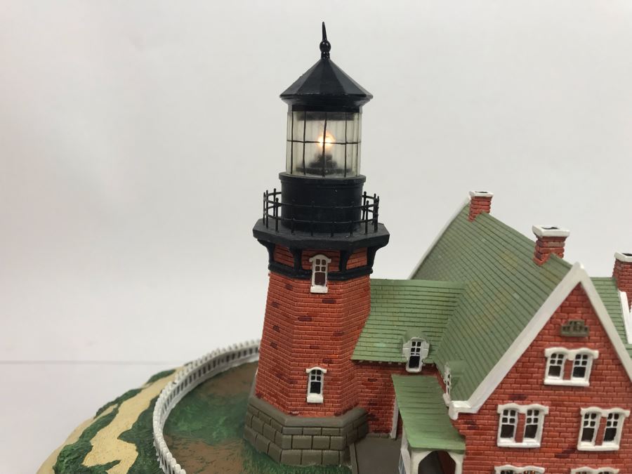 The Danbury Mint Block Island Southeast Lighthouse Great American Lighthouses Lights Up With Box [Photo 7]