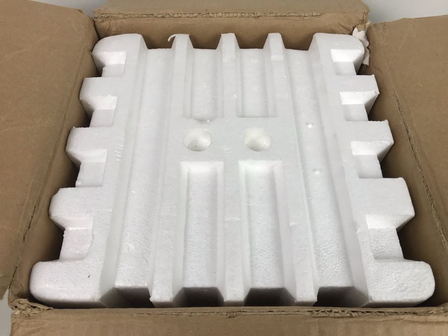 The Danbury Mint Mariner's Cove Lighthouse By Colin Gough With Box [Photo 17]