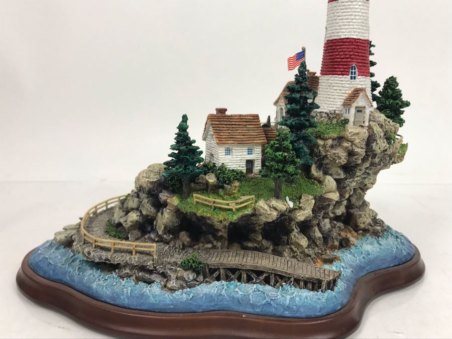 The Danbury Mint Mariner's Cove Lighthouse By Colin Gough With Box