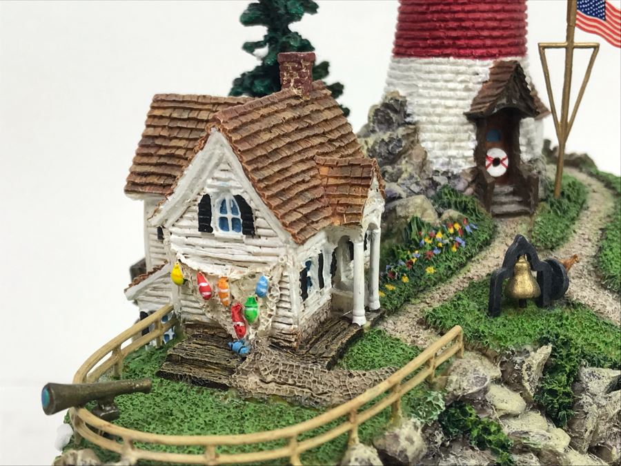 The Danbury Mint Mariner's Cove Lighthouse By Colin Gough With Box [Photo 6]