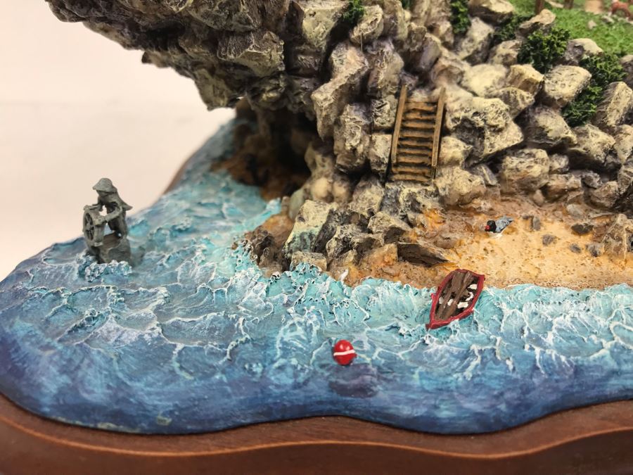 The Danbury Mint Mariner's Cove Lighthouse By Colin Gough With Box [Photo 3]