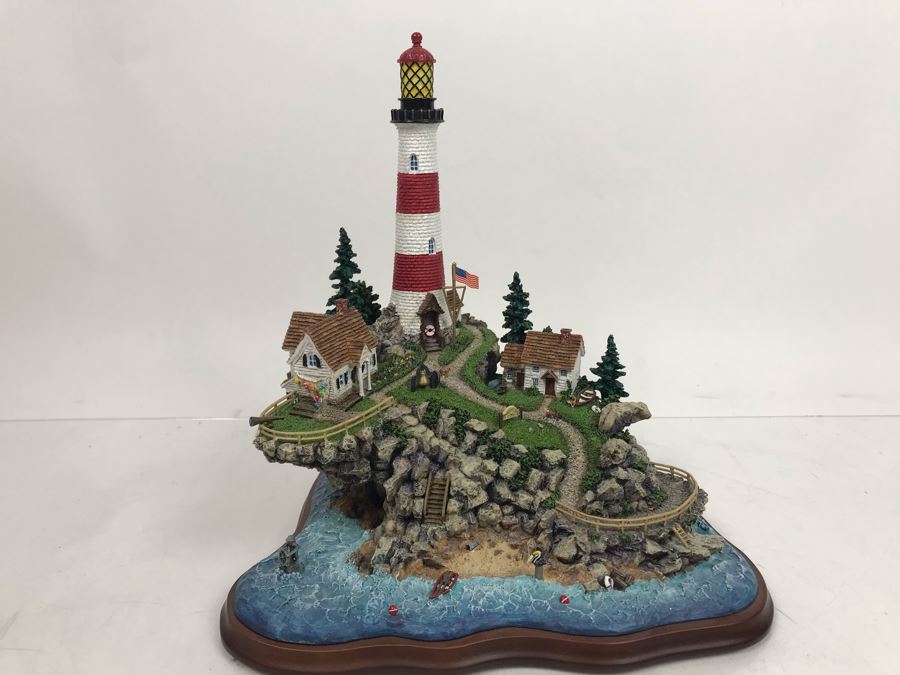 The Danbury Mint Mariner's Cove Lighthouse By Colin Gough With Box [Photo 1]