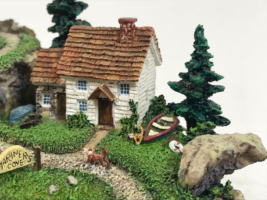 The Danbury Mint Mariner's Cove Lighthouse By Colin Gough With Box [Photo 8]