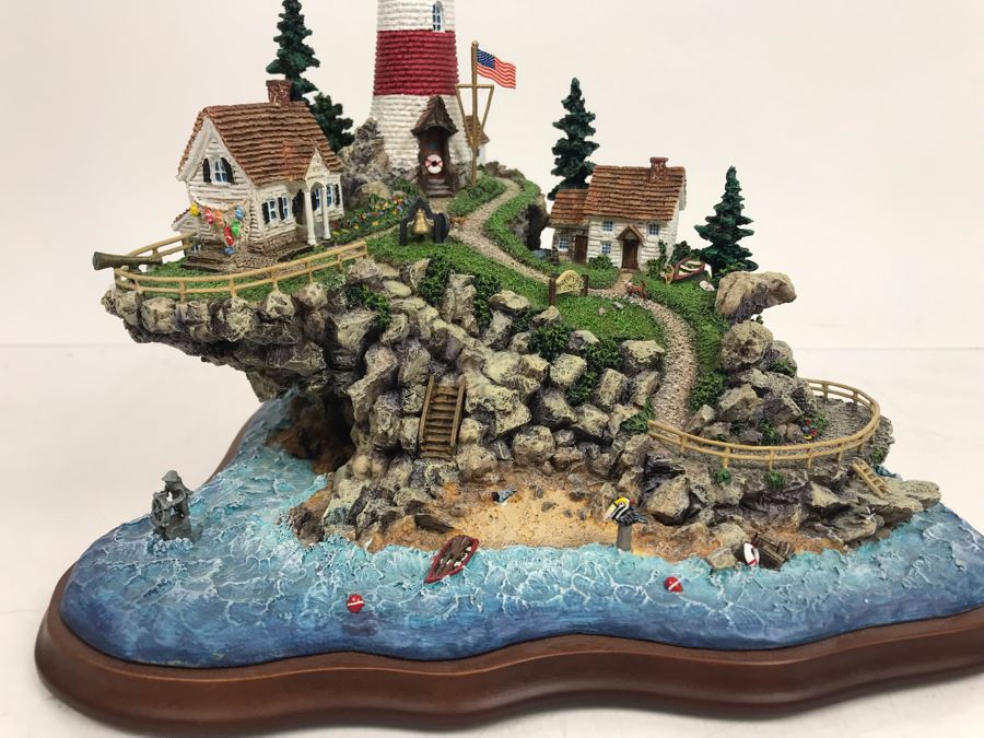The Danbury Mint Mariner's Cove Lighthouse By Colin Gough With Box [Photo 2]