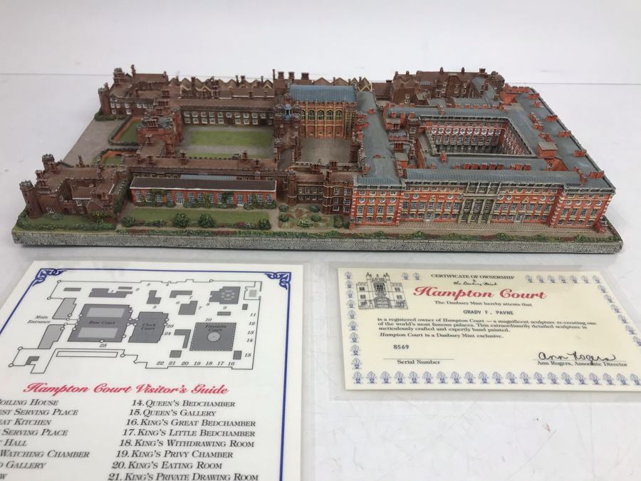 The Danbury Mint Hampton Court Collection Castles Of The British Monarchy With Box [Photo 2]