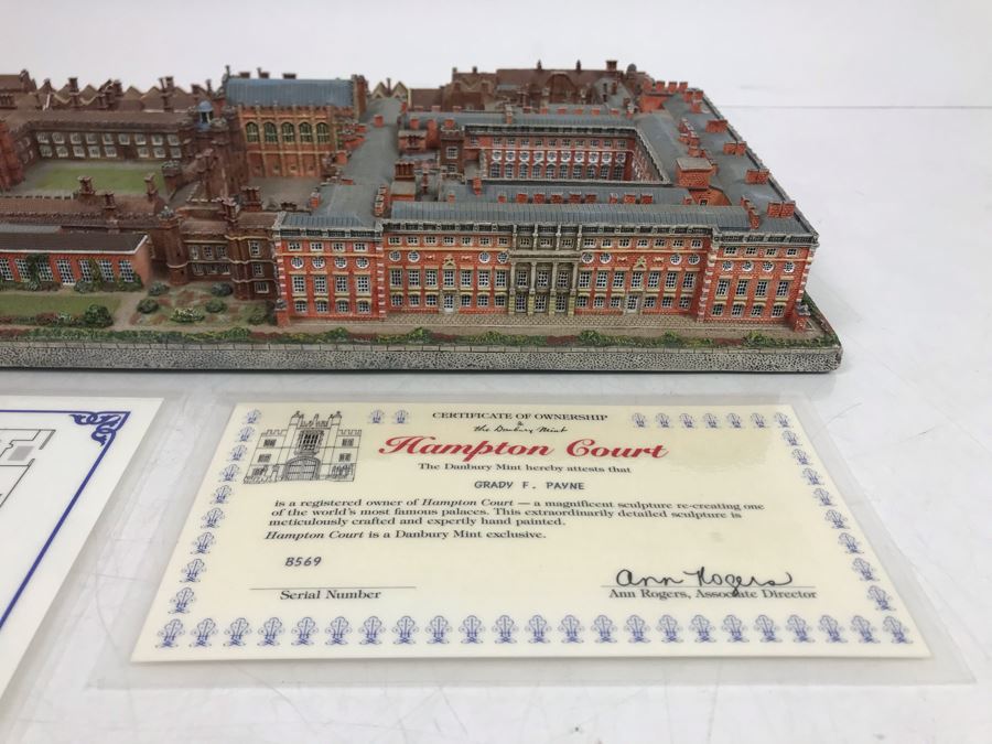 The Danbury Mint Hampton Court Collection Castles Of The British Monarchy With Box [Photo 4]