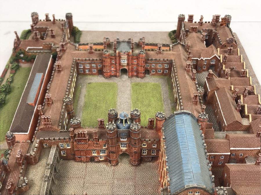 The Danbury Mint Hampton Court Collection Castles Of The British Monarchy With Box [Photo 18]