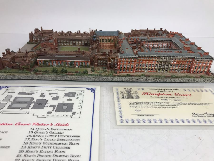 The Danbury Mint Hampton Court Collection Castles Of The British Monarchy With Box [Photo 3]