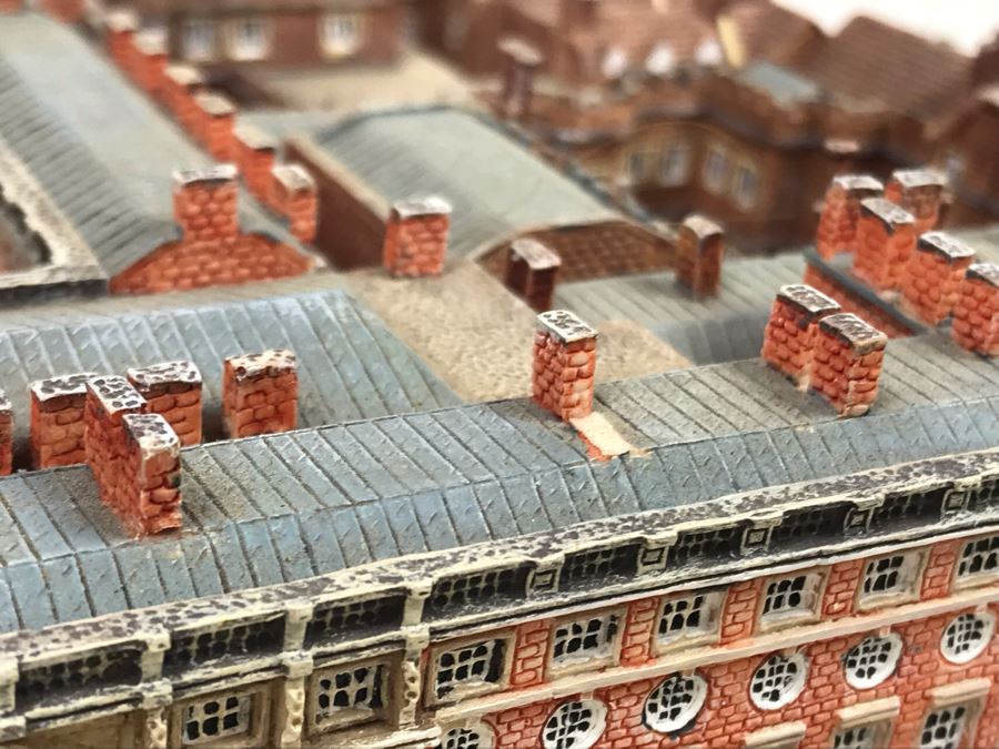 The Danbury Mint Hampton Court Collection Castles Of The British Monarchy With Box [Photo 15]