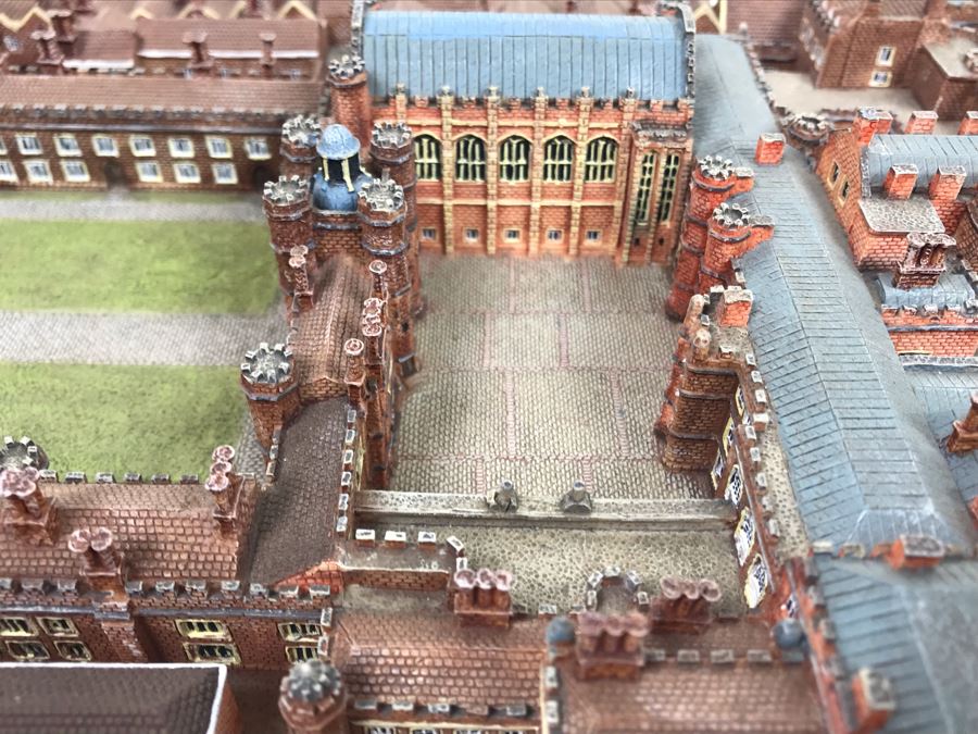 The Danbury Mint Hampton Court Collection Castles Of The British Monarchy With Box [Photo 11]