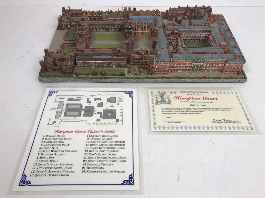 The Danbury Mint Hampton Court Collection Castles Of The British Monarchy With Box [Photo 1]