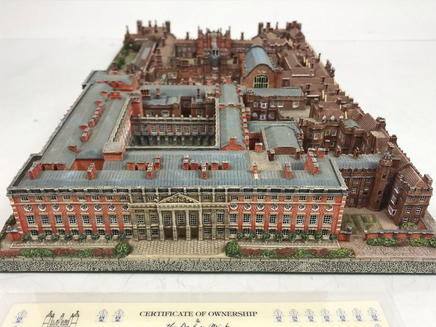 The Danbury Mint Hampton Court Collection Castles Of The British Monarchy With Box [Photo 13]