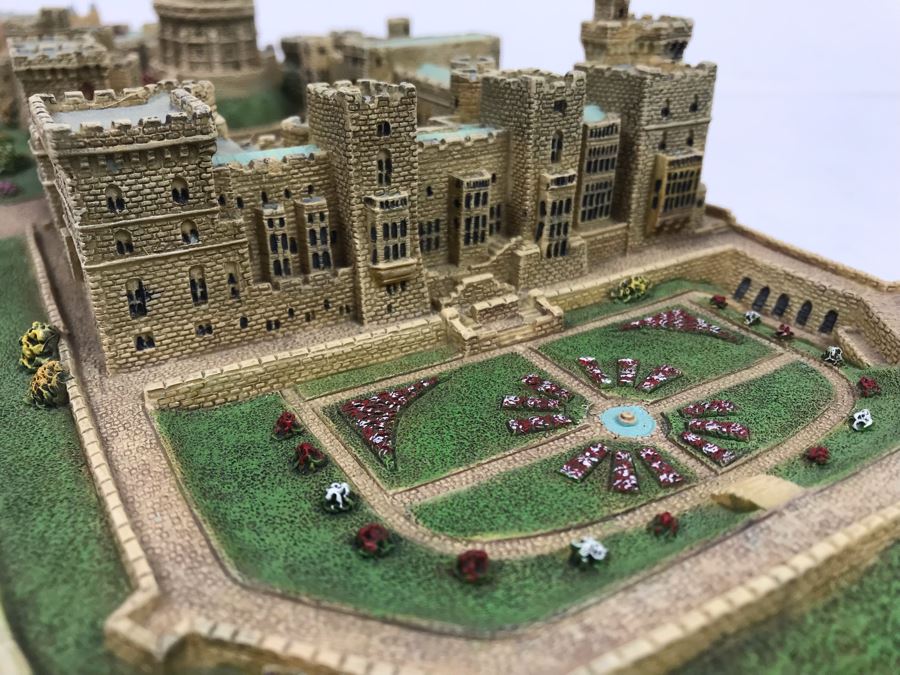The Danbury Mint Windsor Castle Collection Castles Of The British Monarchy With Box [Photo 9]
